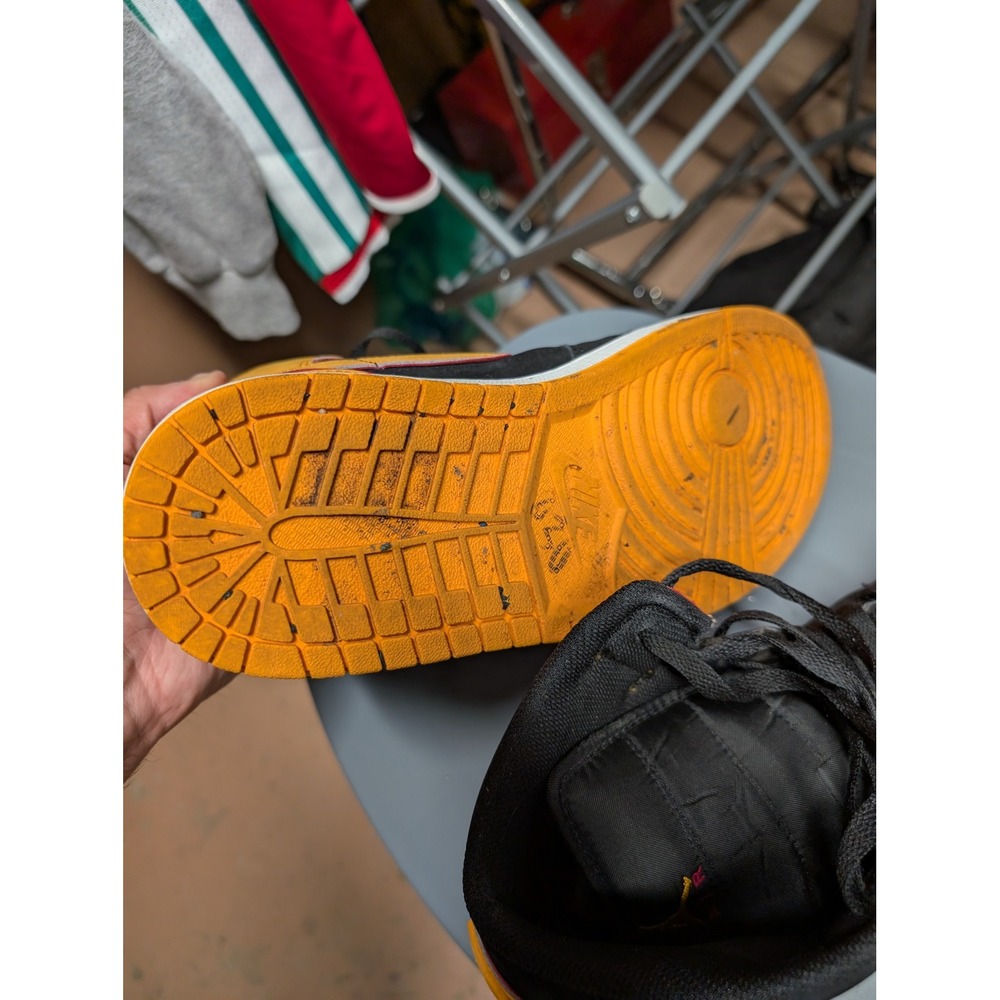 Nike Air Jordan 1 Mid University orange‎ Black Gym Red Sneakers 554724-701 Mens - Picture 4 of 4